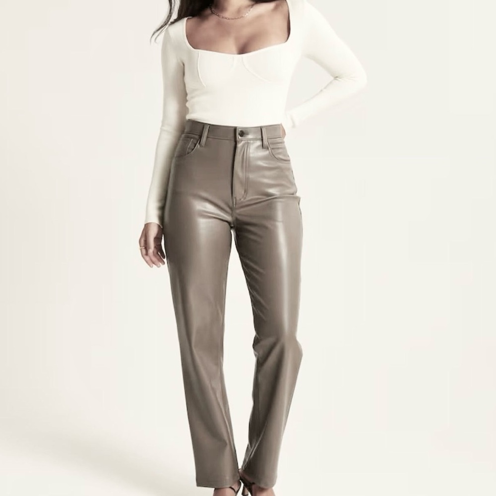 NWT Abercrombie & Fitch 90's Straight Ultra High Rise Vegan Leather Pant Sz 30